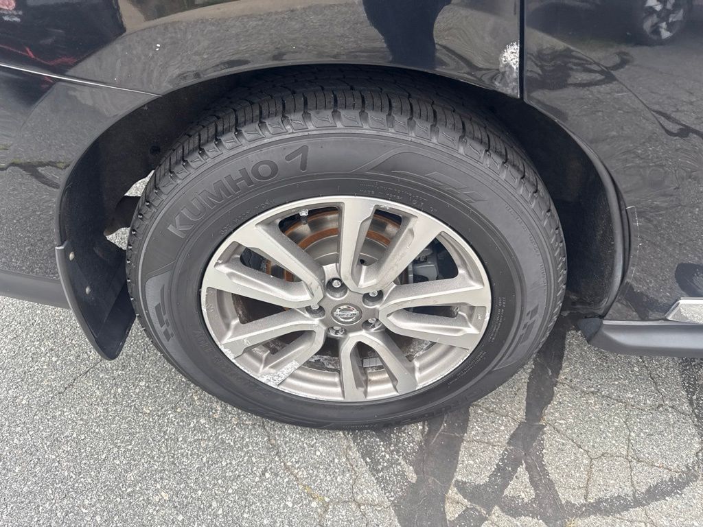 Used 2014 Black Nissan SL image 11