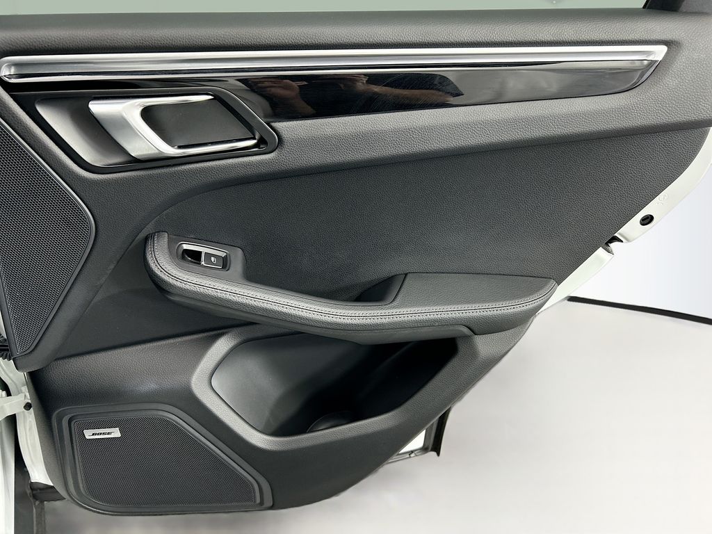 Thumbnail: 2020 Porsche Macan - 28