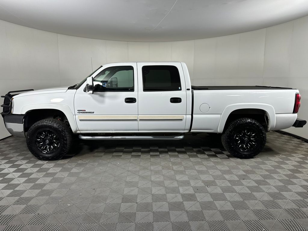 2004 Chevrolet Silverado 2500HD LS - Image 2