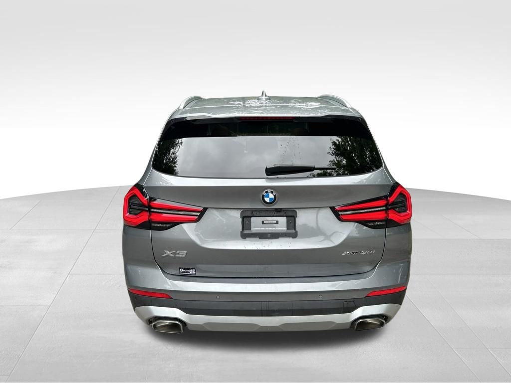 Used 2023 Gray BMW xDrive30i image 4