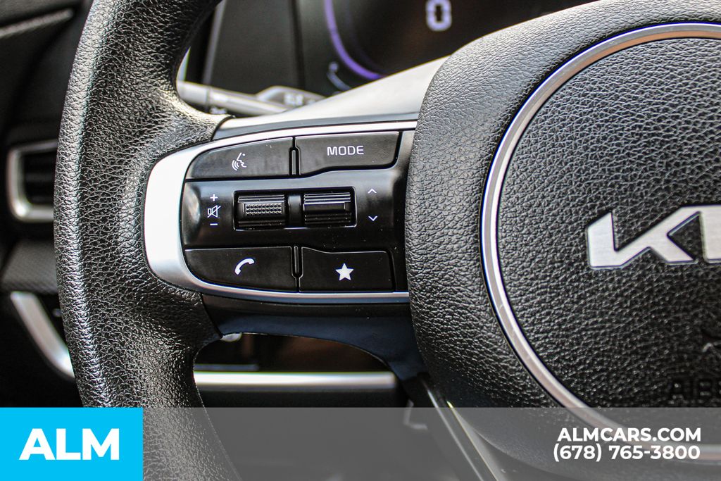 Used 2025 Black Kia LX image 27