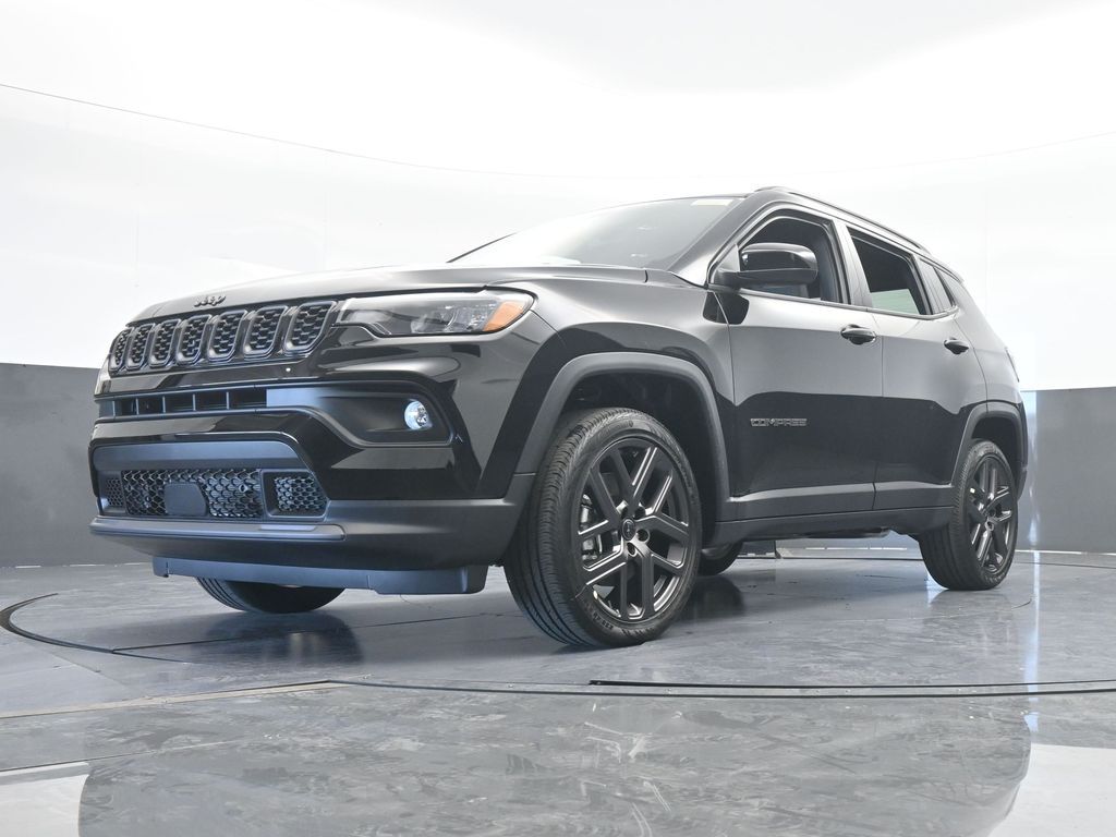 New 2026 diamond black crystal pearlcoat Jeep Latitude image 50