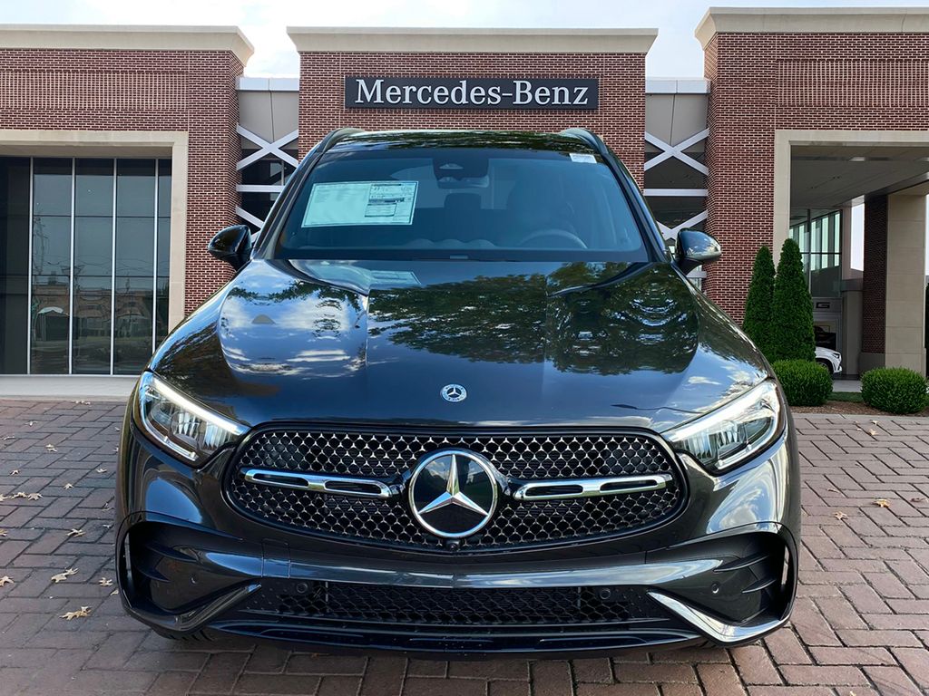 2025 Mercedes-Benz GLC 300 2