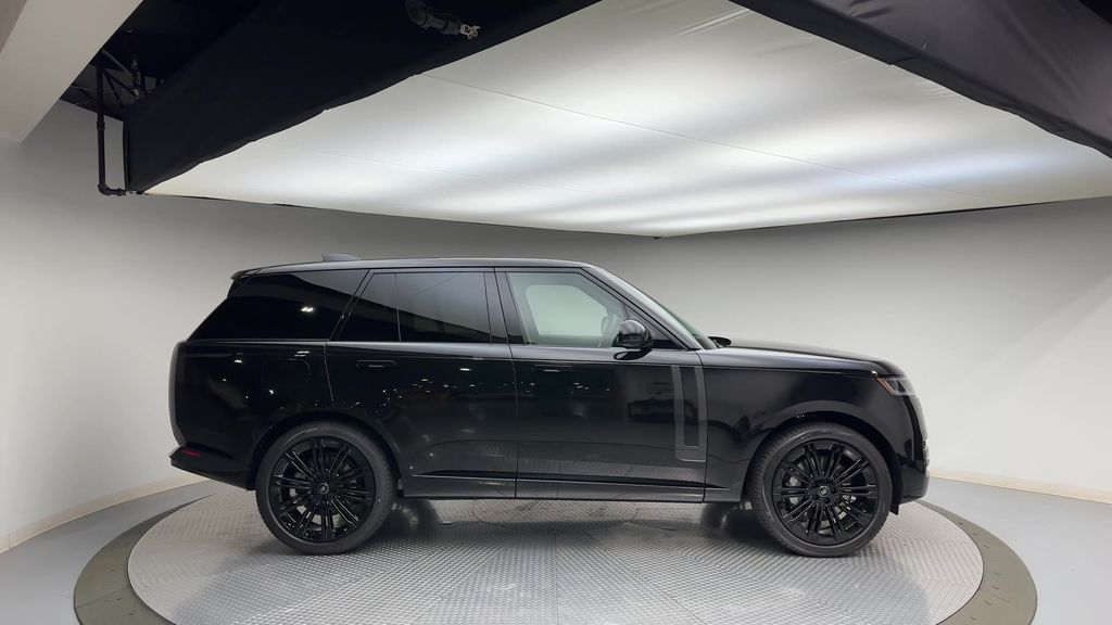 2024 Land Rover Range Rover SE 9