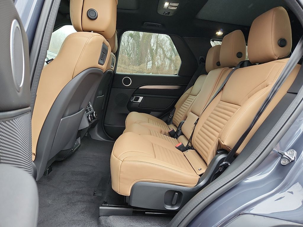 Thumbnail: 2026 Land Rover Discovery - 5