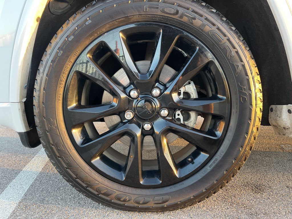 Thumbnail: 2017 Jeep Grand Cherokee - 10