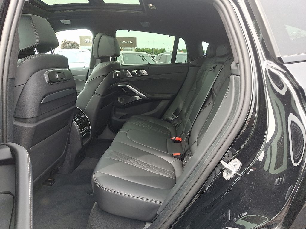 2025 BMW X6 M60i 10