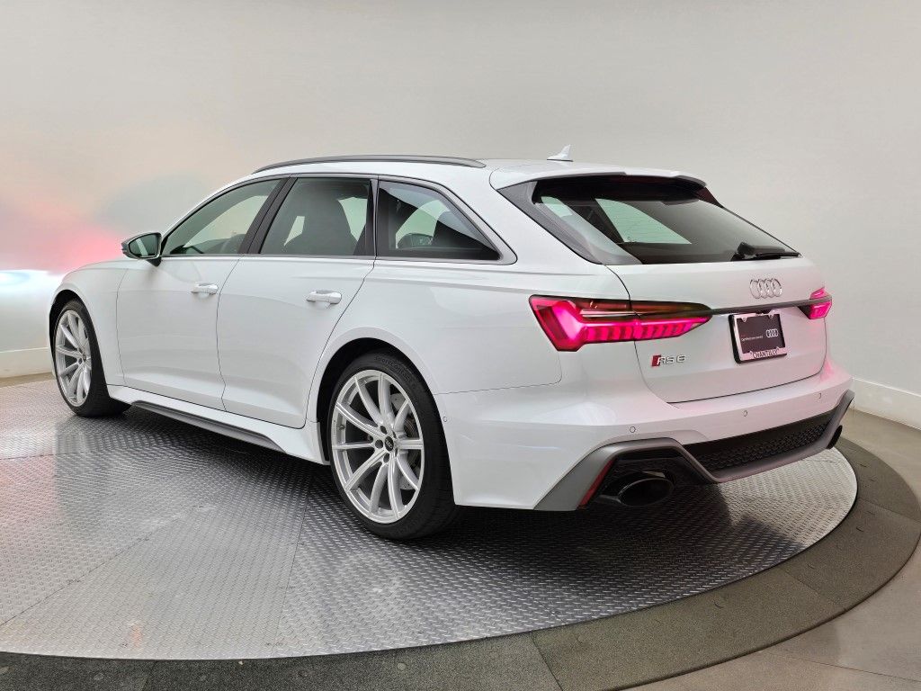 Thumbnail: 2024 Audi RS 6 - 11