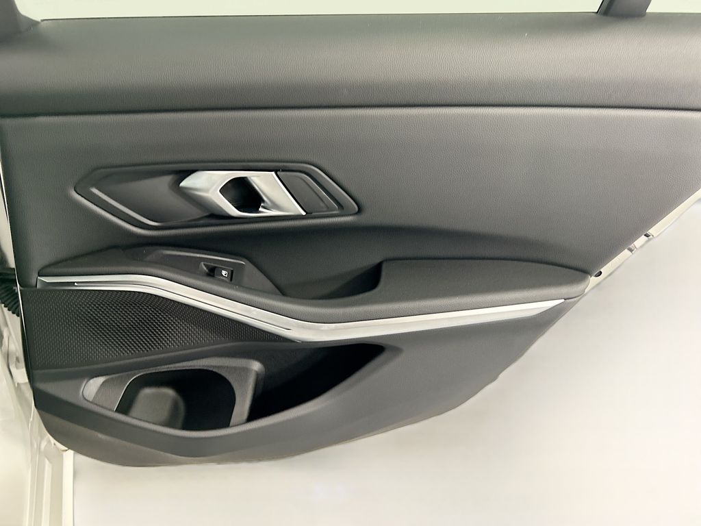 Thumbnail: 2026 BMW 3 Series - 26
