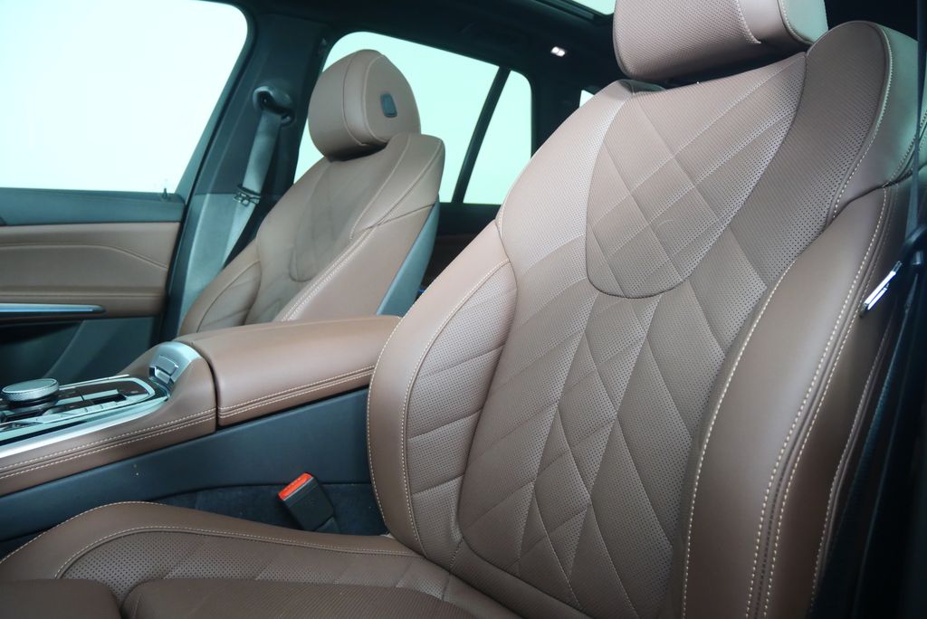 Thumbnail: 2025 BMW X5 - 10