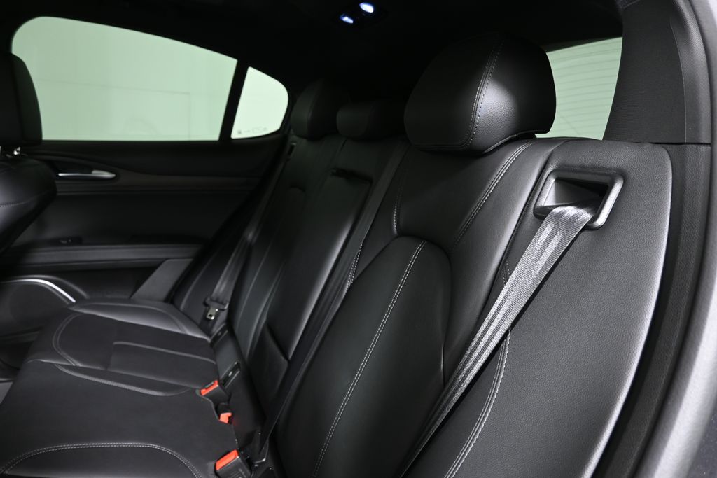 Thumbnail: 2022 Alfa Romeo Stelvio - 5