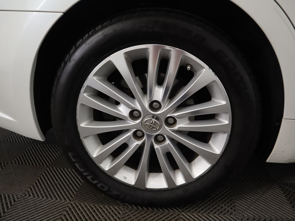 2014 Toyota Avalon XLE 32