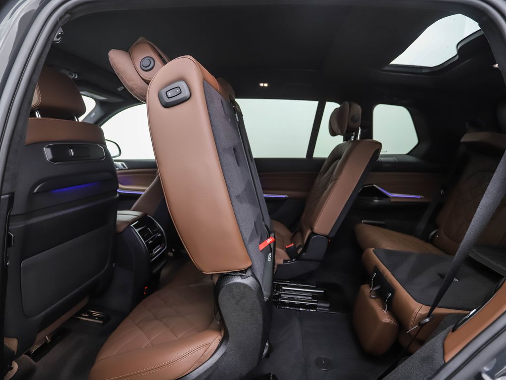 Thumbnail: 2024 BMW X7 - 25