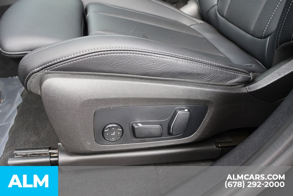 Used 2025 Black BMW xDrive30i image 15