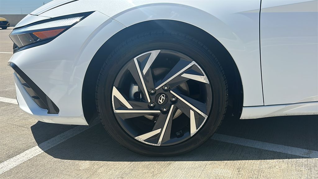 2025 Hyundai Elantra Limited White at Baytown Hyundai