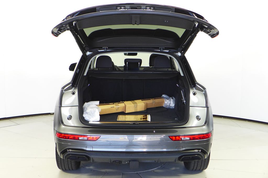 Thumbnail: 2023 Audi Q5 - 10