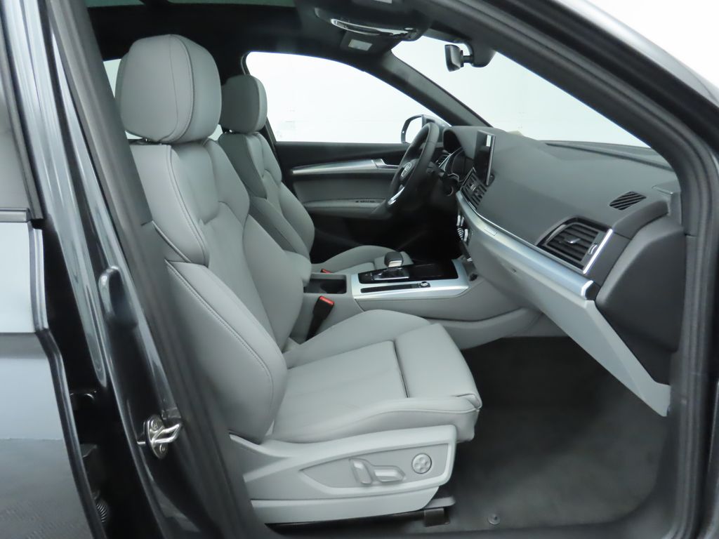 Thumbnail: 2025 Audi Q5 - 22