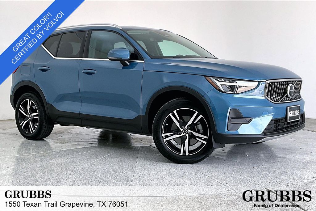 2025 Volvo XC40 B5 Core Bright Theme AWD