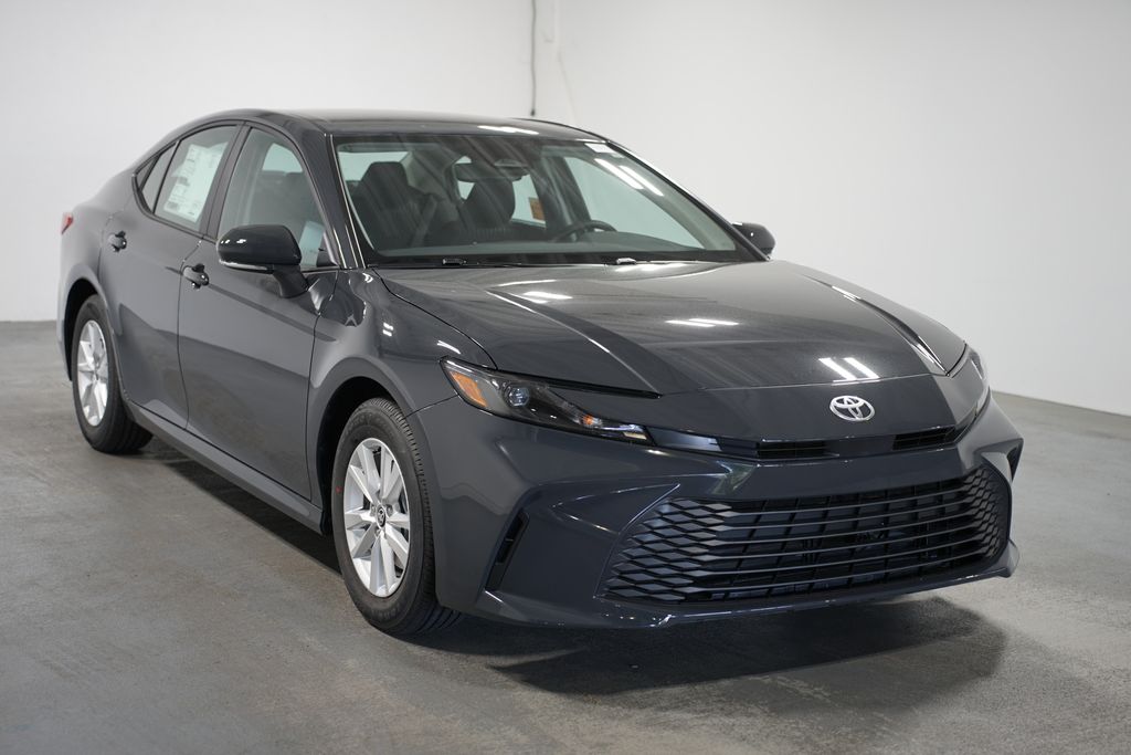 2025 Toyota Camry LE 3