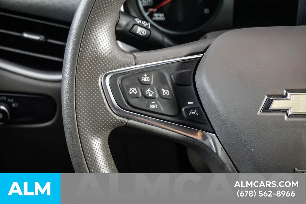 Used 2025 White Chevrolet LT image 25