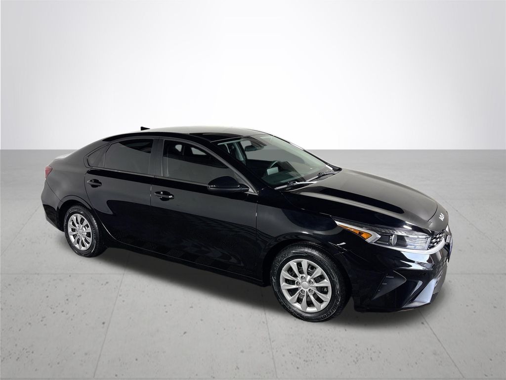 2023 Kia Forte LX photo 3