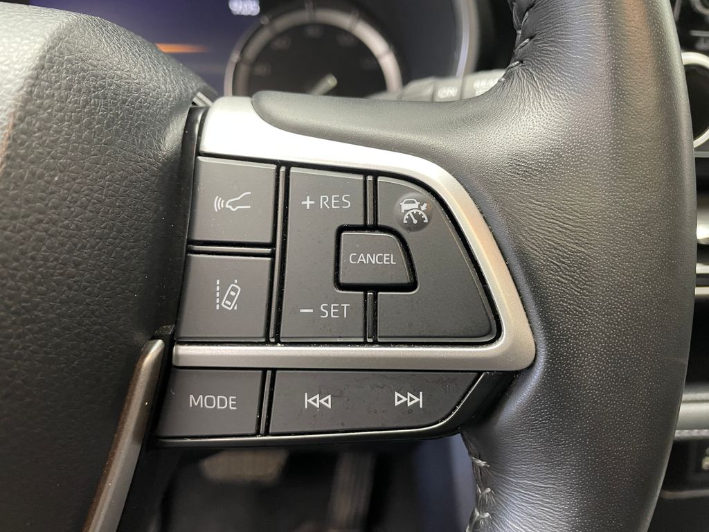 Thumbnail: 2022 Toyota Highlander - 23