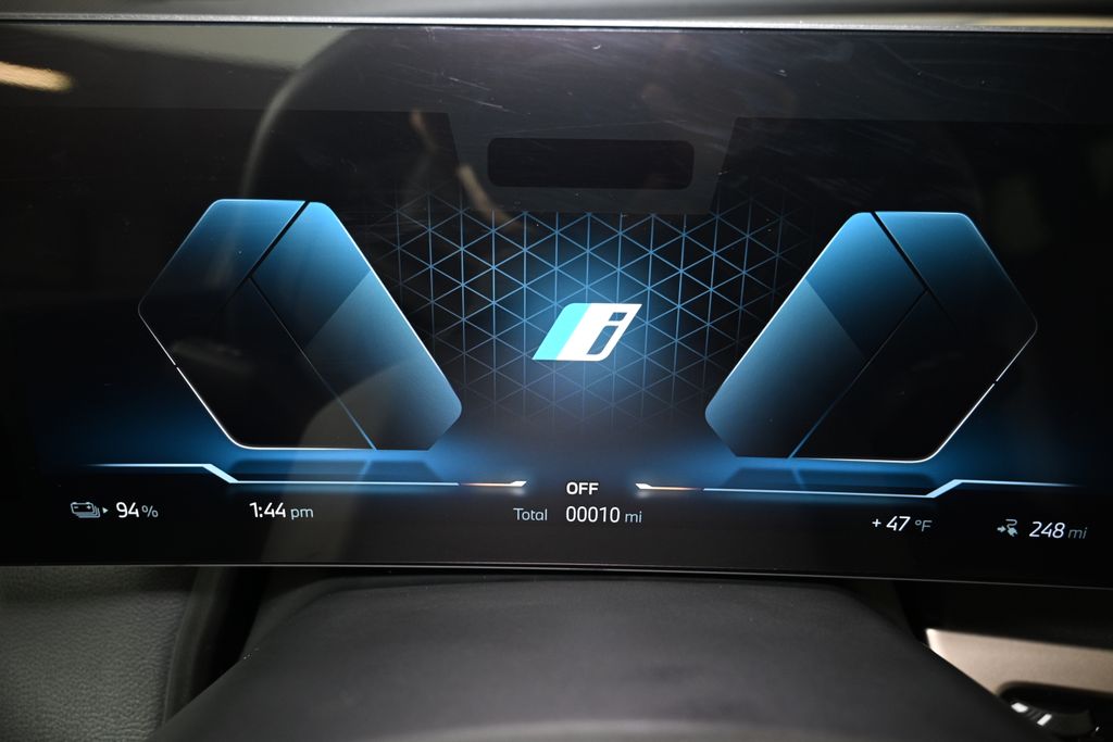 Thumbnail: 2026 BMW iX - 25