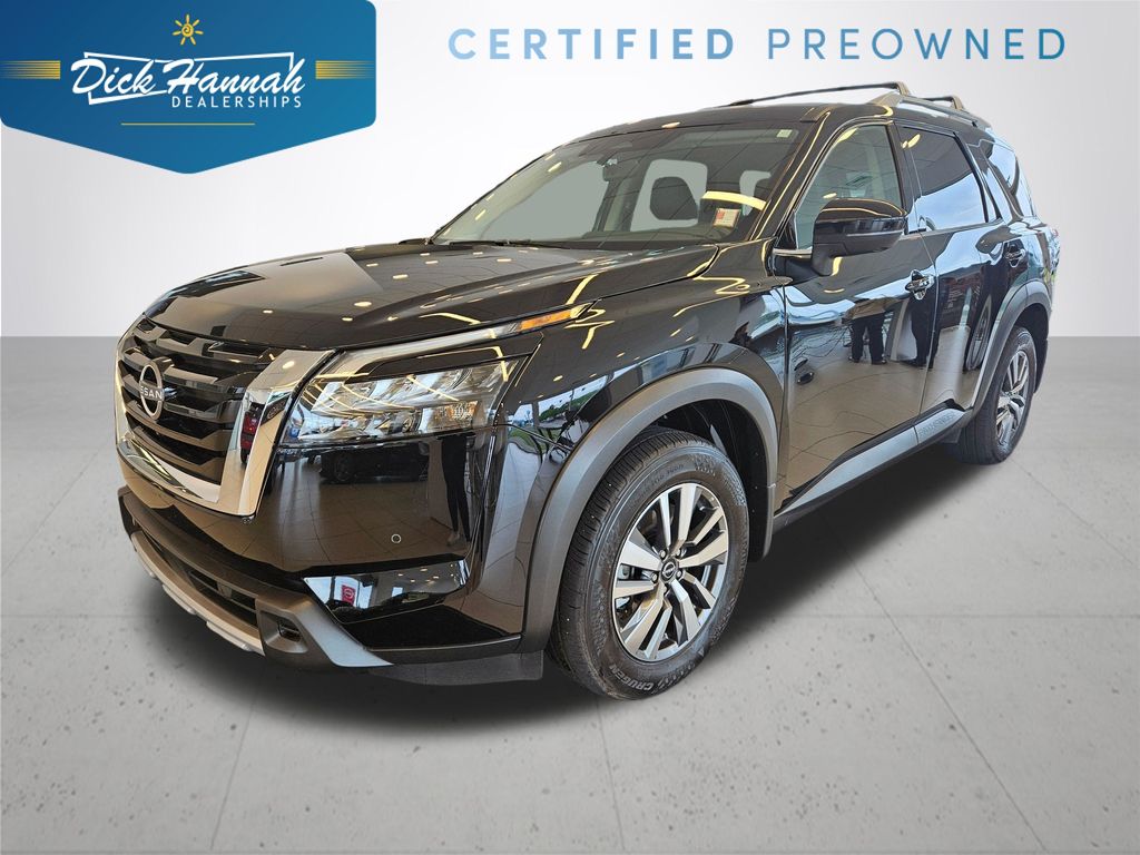 2025 Nissan Pathfinder SL