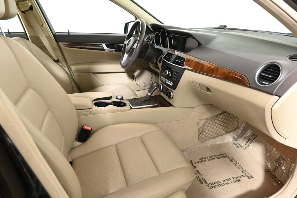 Thumbnail: 2014 Mercedes-Benz C-Class - 28