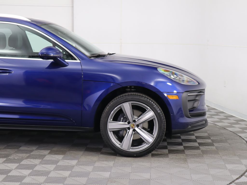 Thumbnail: 2025 Porsche Macan - 11