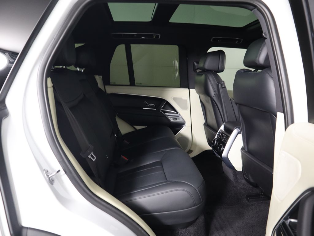 2023 Land Rover Range Rover SE 23