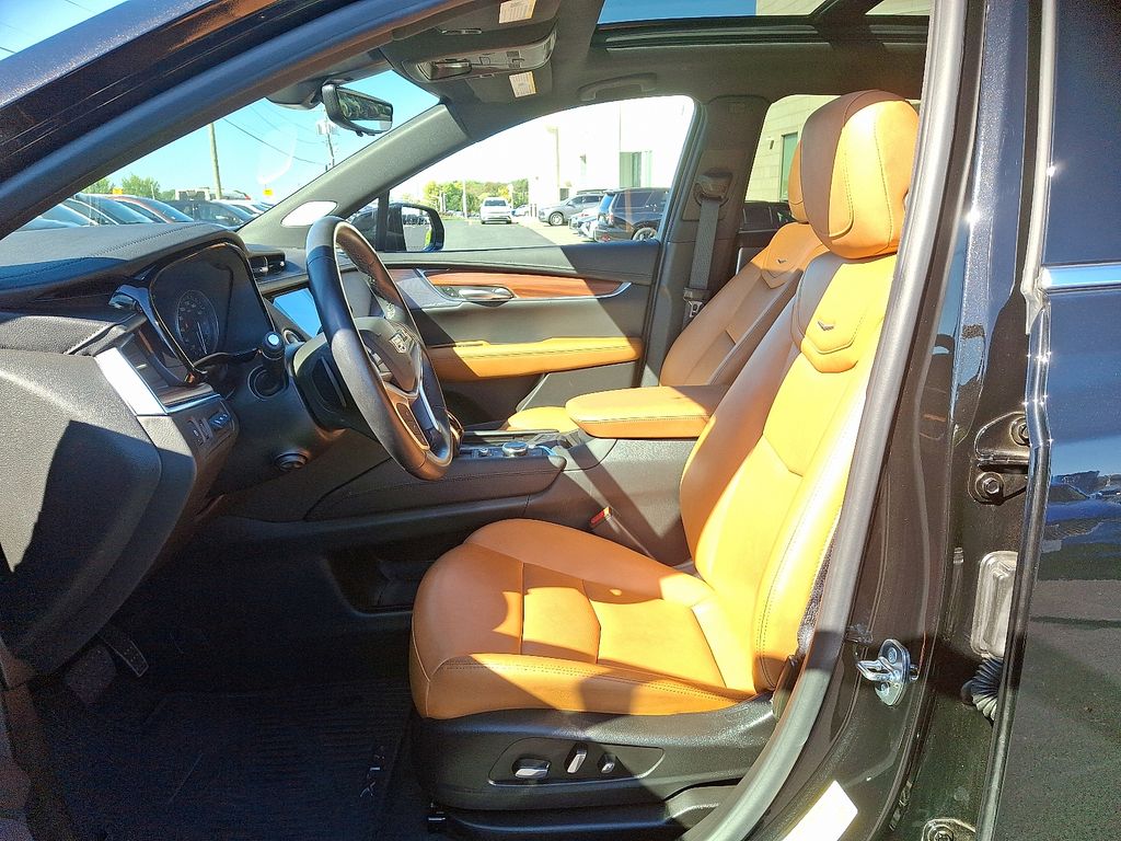 Thumbnail: 2025 Cadillac XT5 - 14