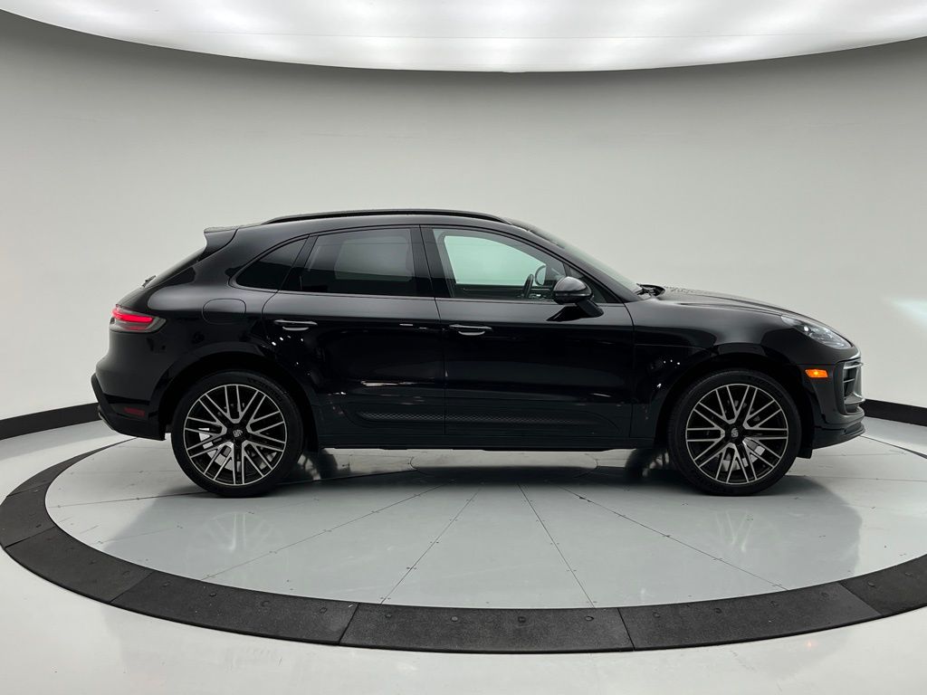 Thumbnail: 2022 Porsche Macan - 8