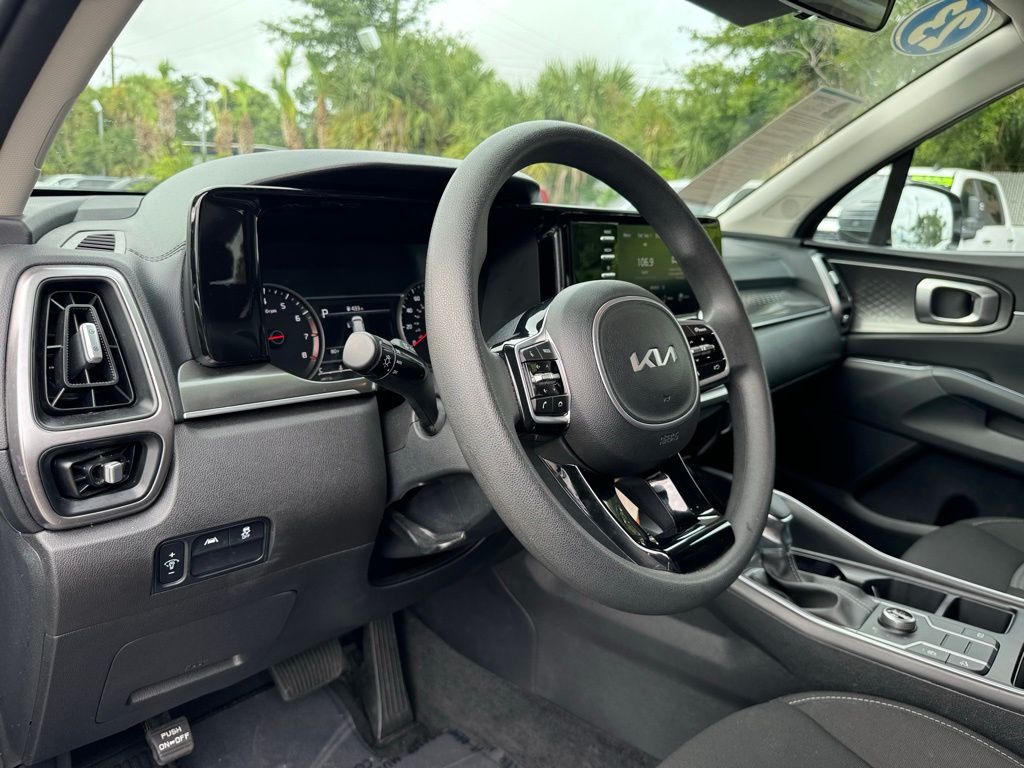 2023 Kia Sorento LX 29