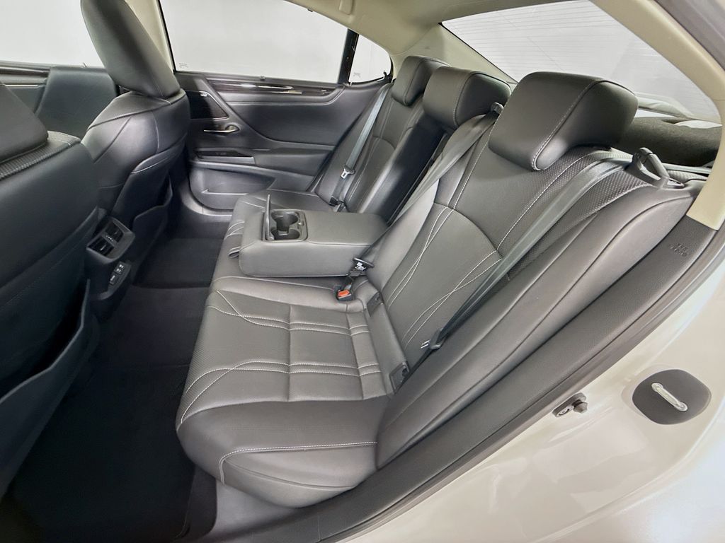 Thumbnail: 2019 Lexus ES - 25