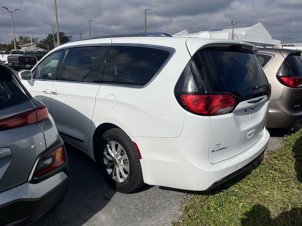 2019 Chrysler Pacifica Touring L 4