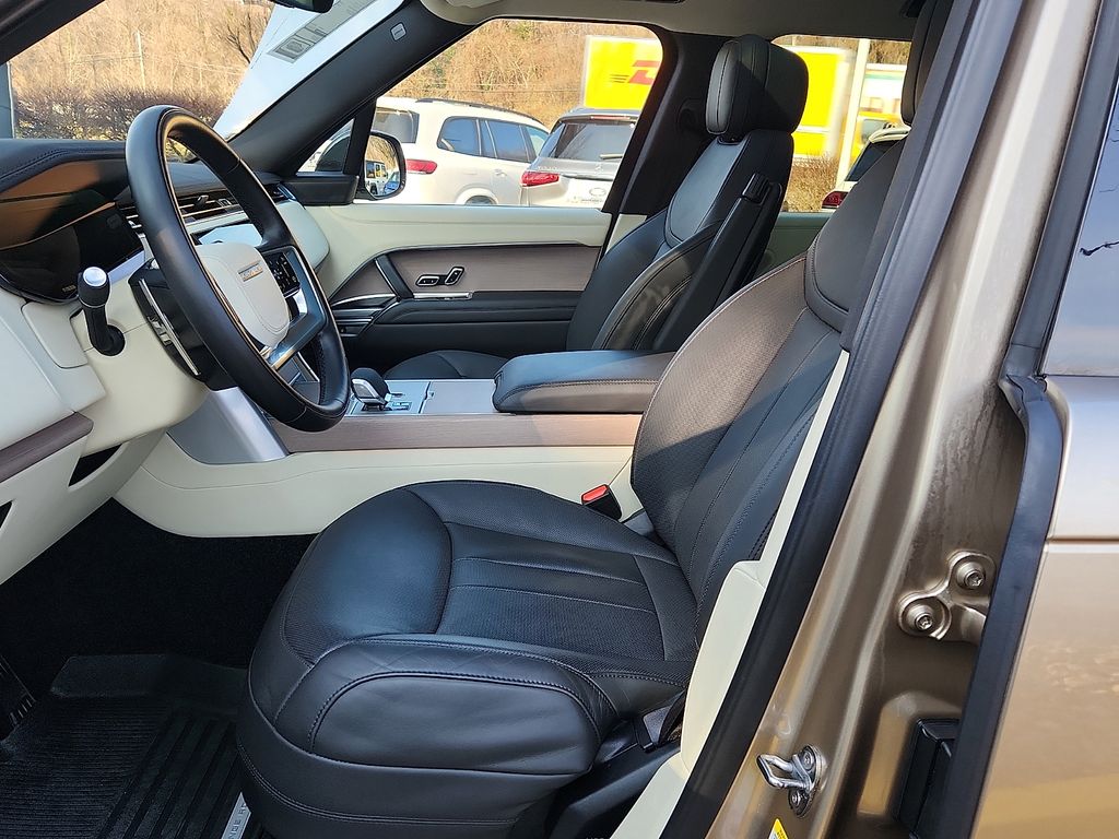 Thumbnail: 2024 Land Rover Range Rover - 13