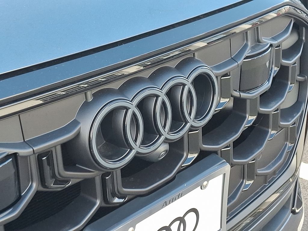 Thumbnail: 2026 Audi Q8 - 4