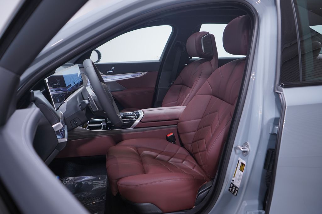 Thumbnail: 2025 BMW 7 Series - 7