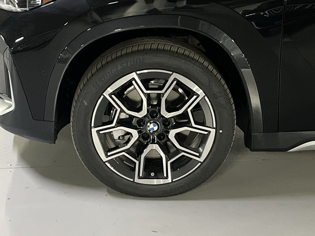 Thumbnail: 2026 BMW X1 - 10
