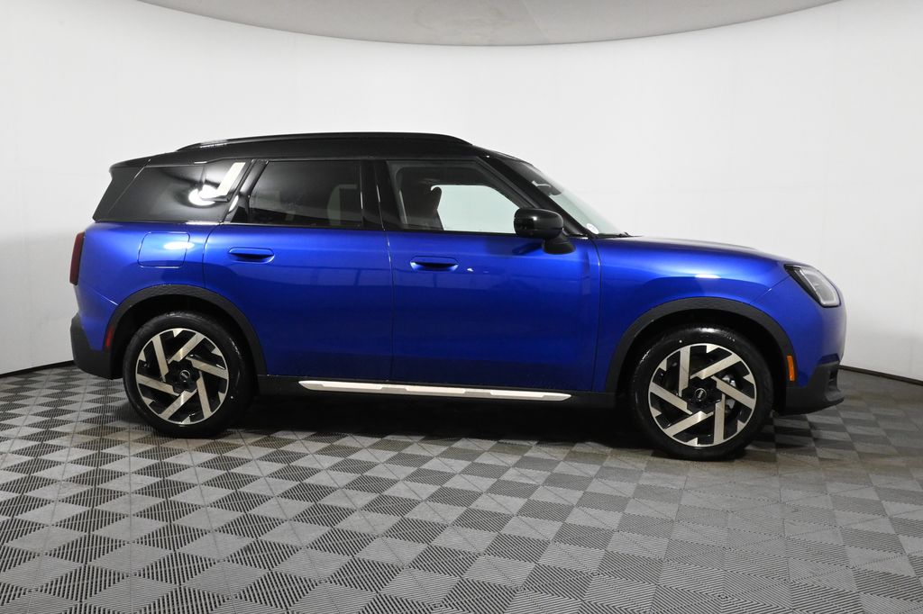 2025 MINI Cooper Countryman Iconic 8