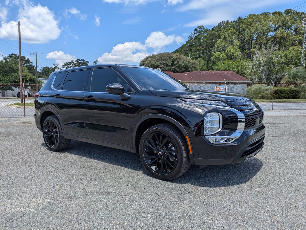 Labrador Black Pearl 2023 Mitsubishi Outlander SUV / Crossover All-Wheel Drive Continuously Variable Transmission