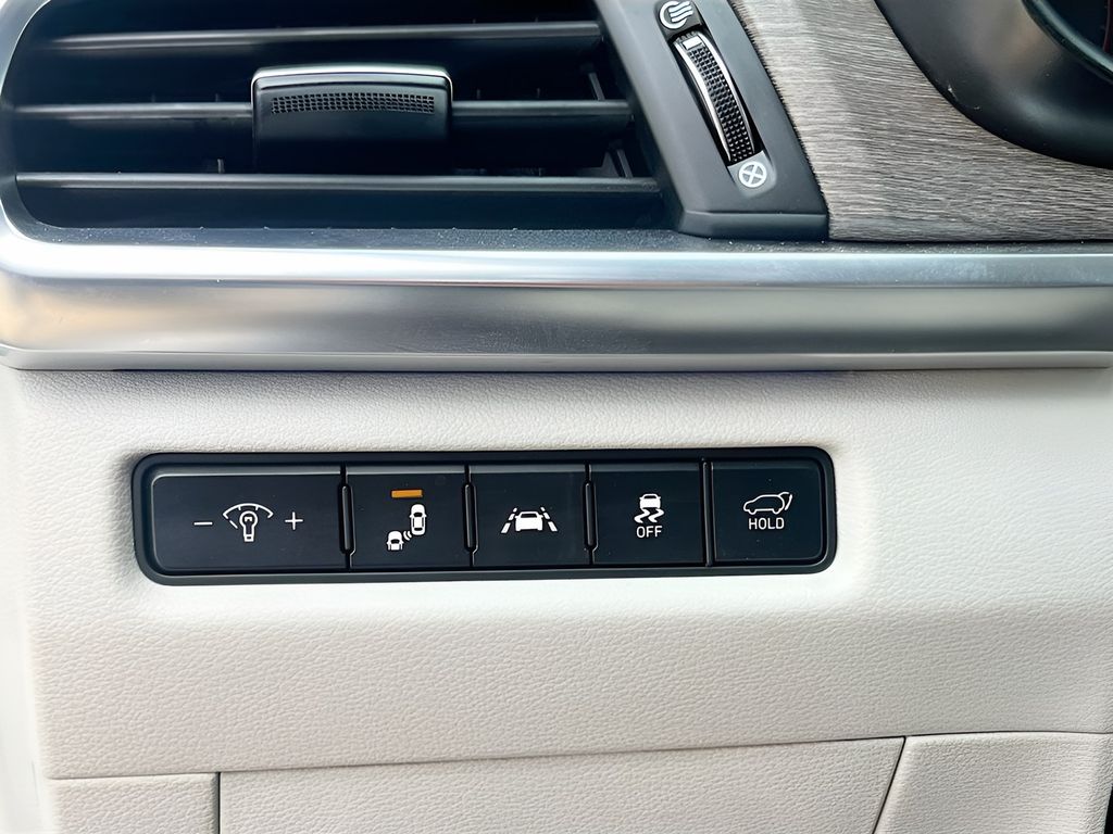 Used 2020 White Kia SX image 10