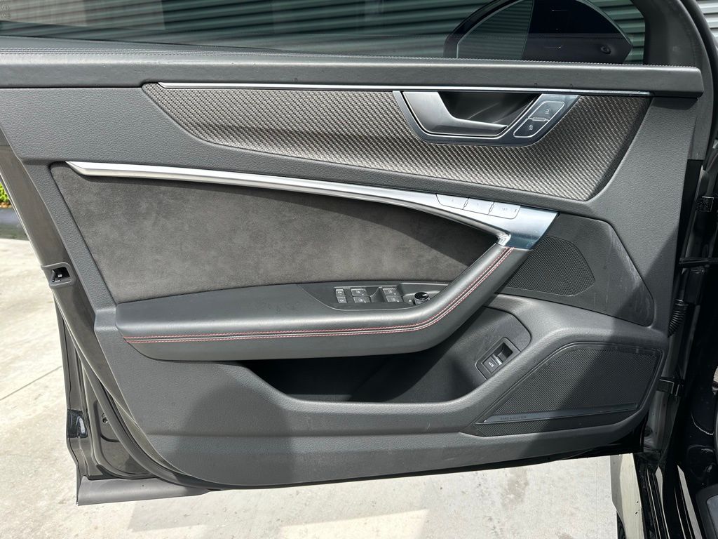Thumbnail: 2021 Audi RS 6 - 17
