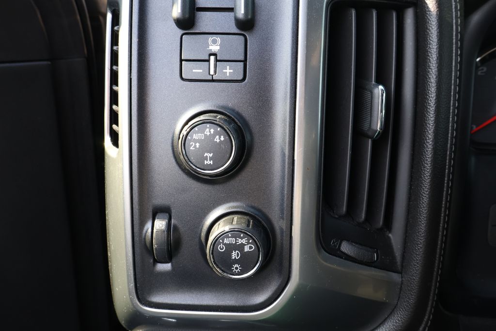 Thumbnail: 2014 Chevrolet Silverado 1500 - 17