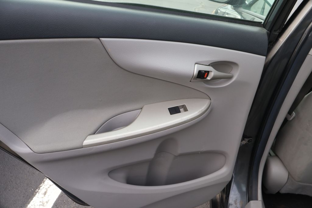 Thumbnail: 2011 Toyota Corolla - 30