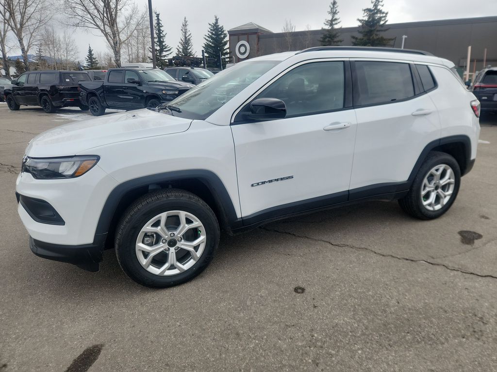 Bright White Clearcoat 2026 Jeep Compass Latitude 4WD SUV / Crossover Four-Wheel Drive 8-Speed Automatic