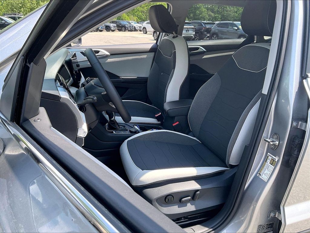 2026 Volkswagen Taos — photo 10
