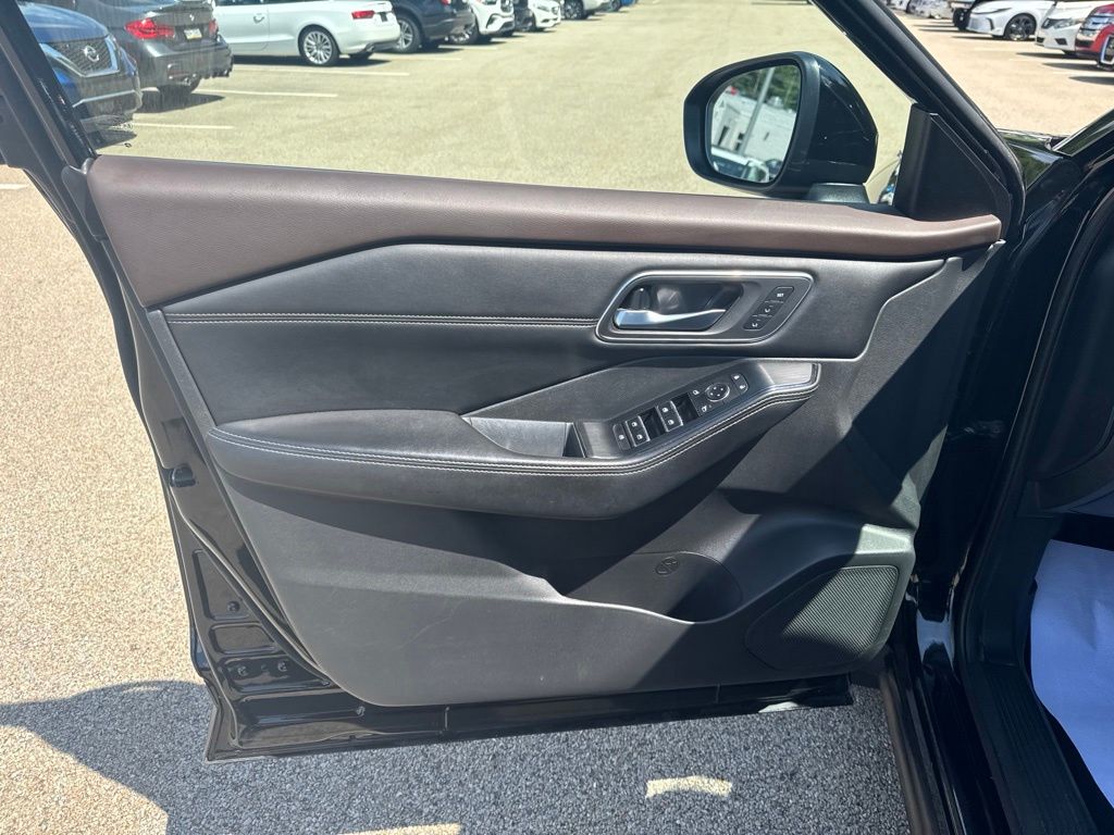2021 Nissan Rogue SL Black at South Hills Kia