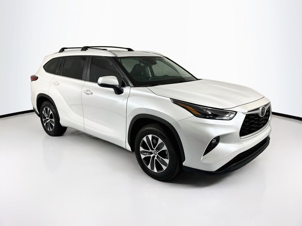 Thumbnail: 2023 Toyota Highlander - 3